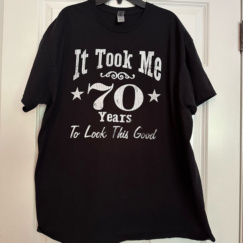 Unisex Gildan 70 Years Tshirt size XL